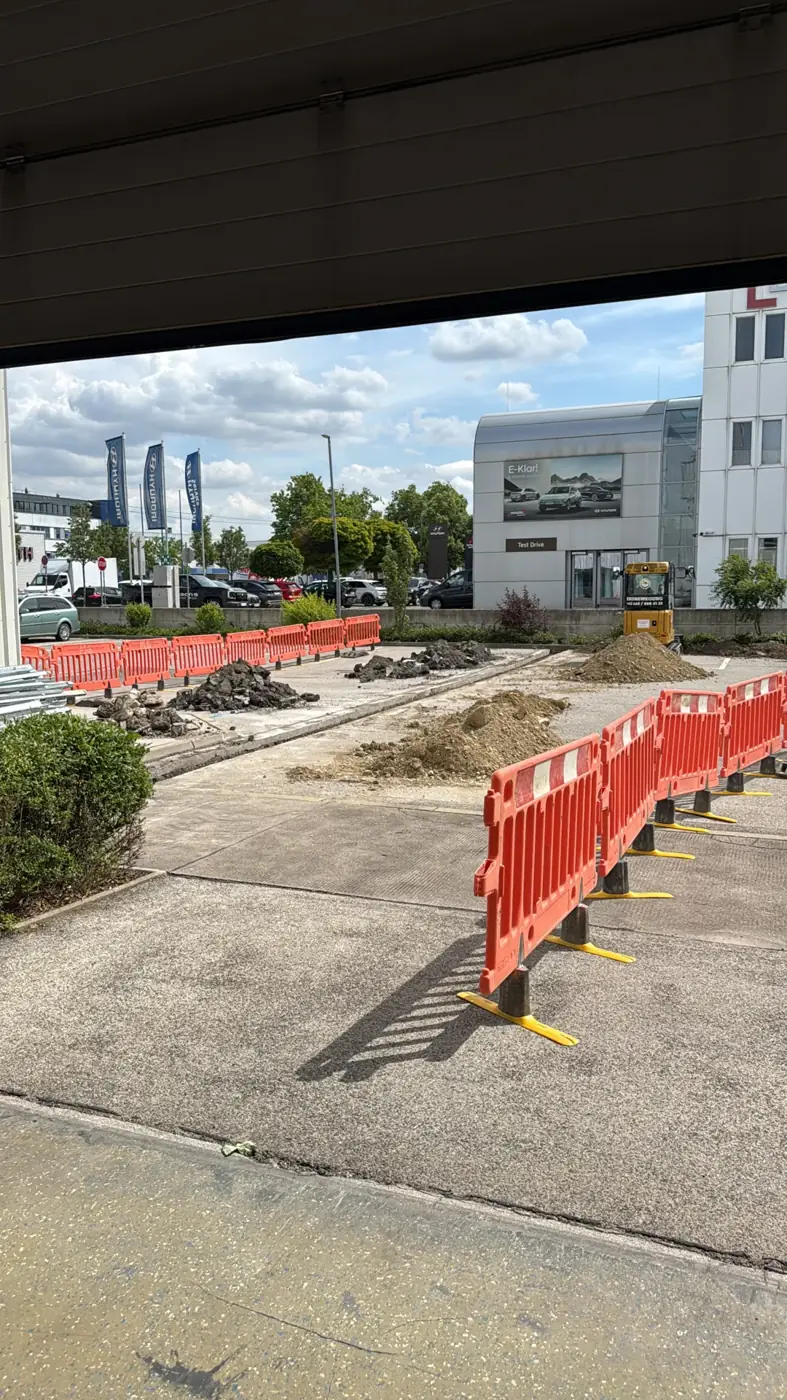 Abgesicherte Baustelle im Straßenbereich